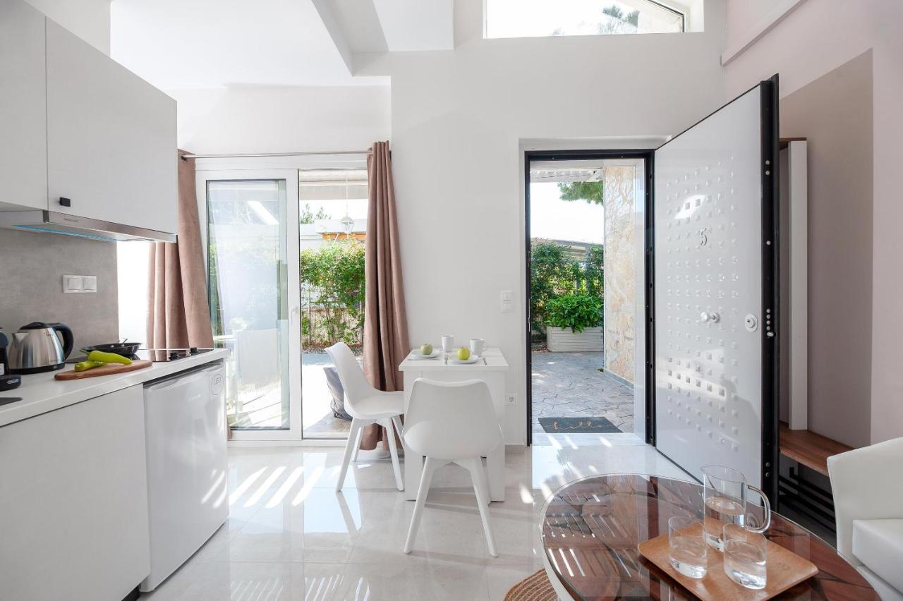 Alekos Luxury Suites Free 24H Transportation From - To Airport Луца Экстерьер фото