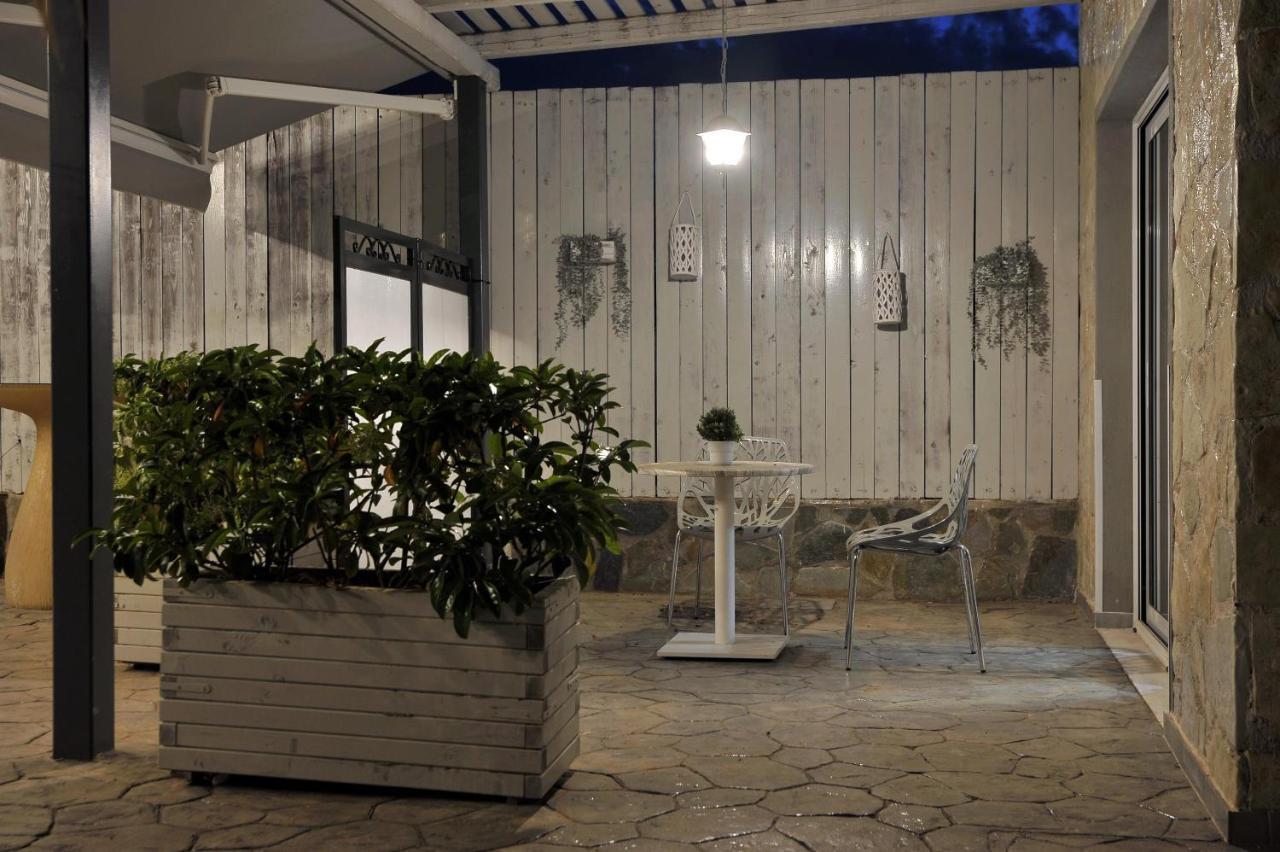 Alekos Luxury Suites Free 24H Transportation From - To Airport Луца Экстерьер фото