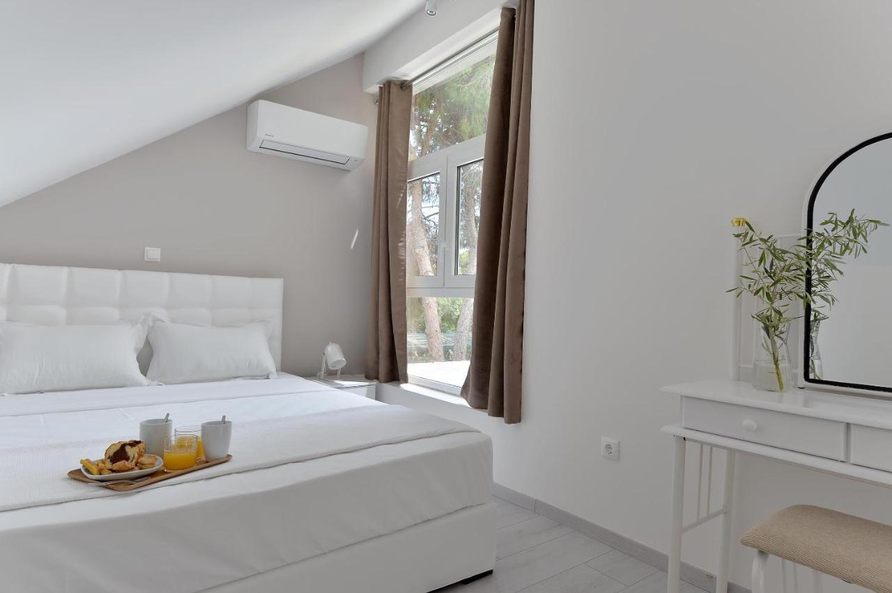 Alekos Luxury Suites Free 24H Transportation From - To Airport Луца Экстерьер фото